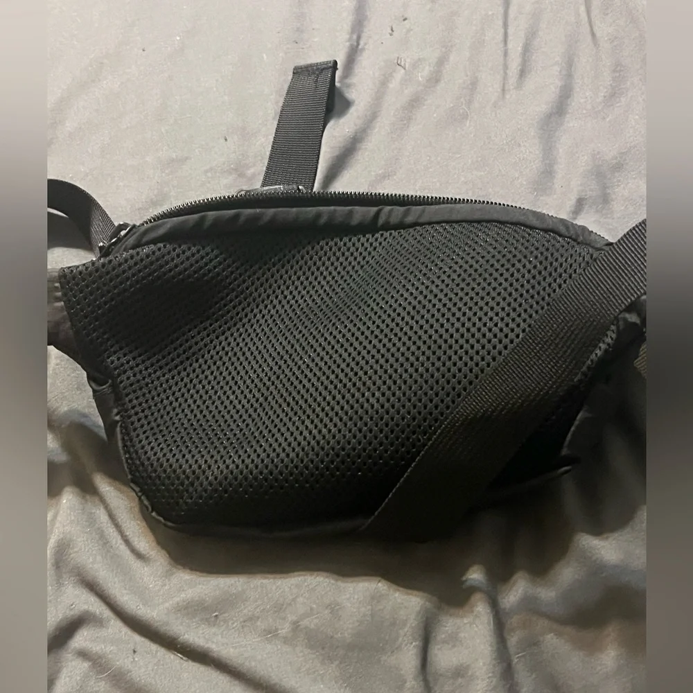 Vintage L.L Bean Funny Pack Black Waist Pack Travel Hiking Zipper Adjustable - Picture 2 of 4